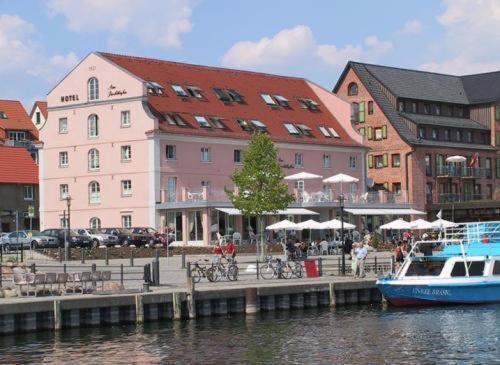 Hotel Am Yachthafen Waren  Exteriér fotografie