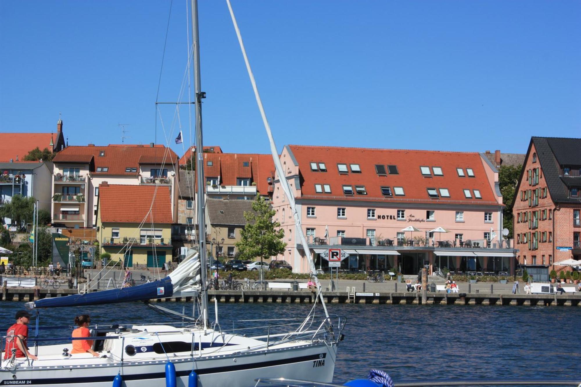 Hotel Am Yachthafen Waren  Exteriér fotografie