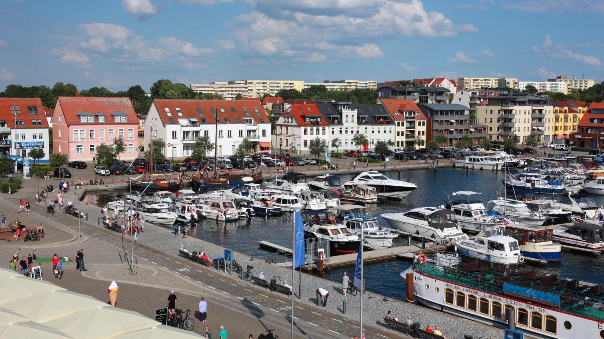 Hotel Am Yachthafen Waren  Exteriér fotografie